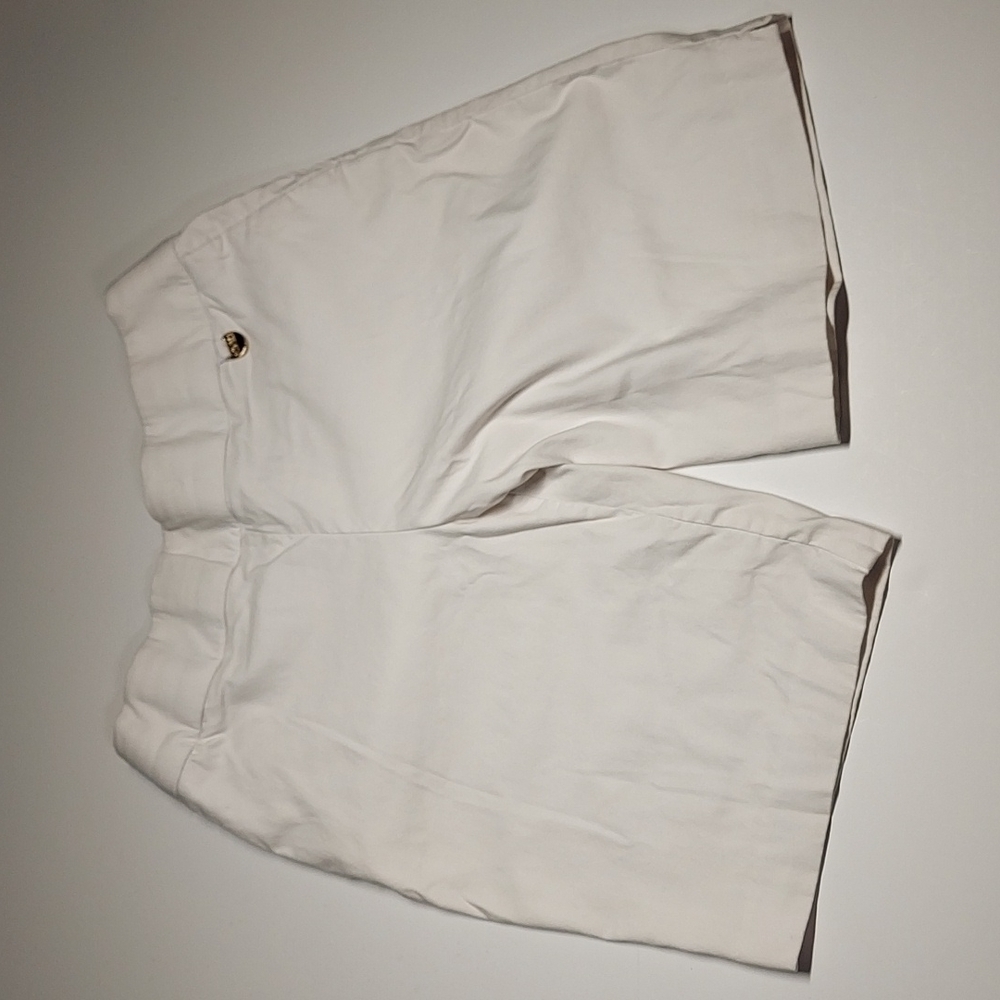 Company Ellen Tracy Size Medium Bermuda Pull Up Shorts
